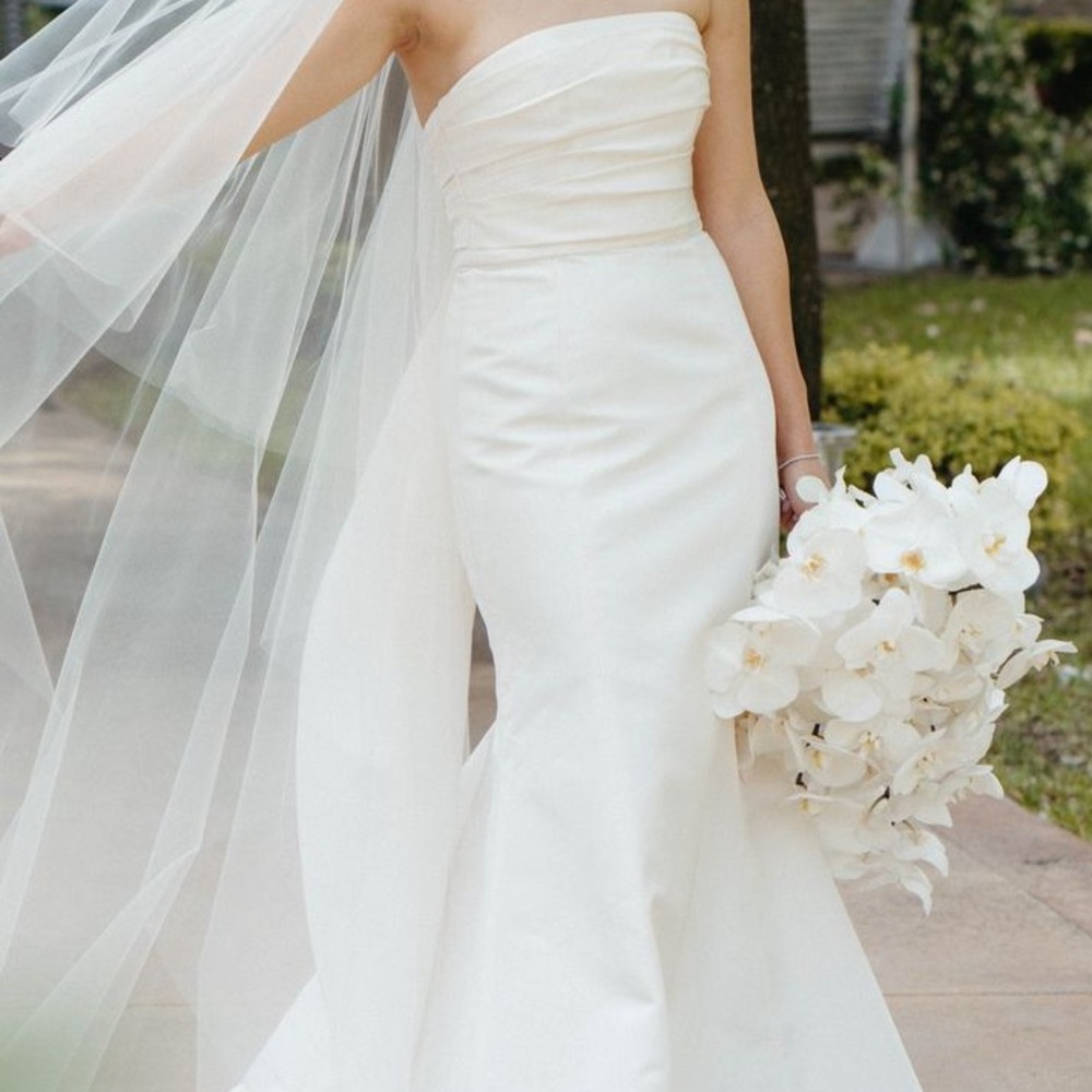 Elegant White Strapless Wedding Dress